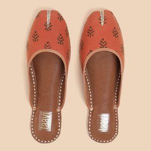 NIB Women Taavi Rust Brown Grey Block Print Sustainable Mojaris Flats US 7 UK 6